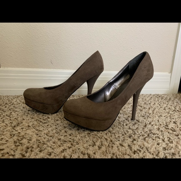Mossimo taupe heels - Picture 2 of 3